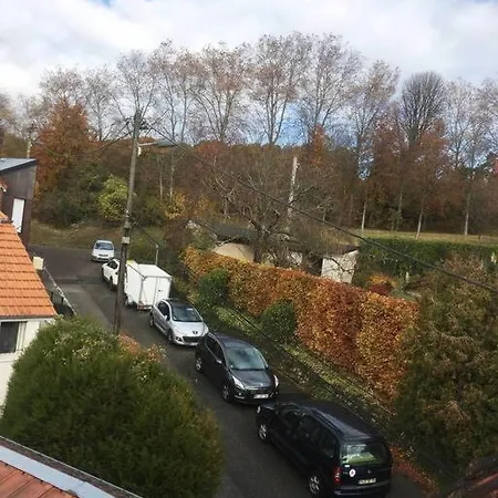 Maison Individuelle Avec Courette Et Vue Sur